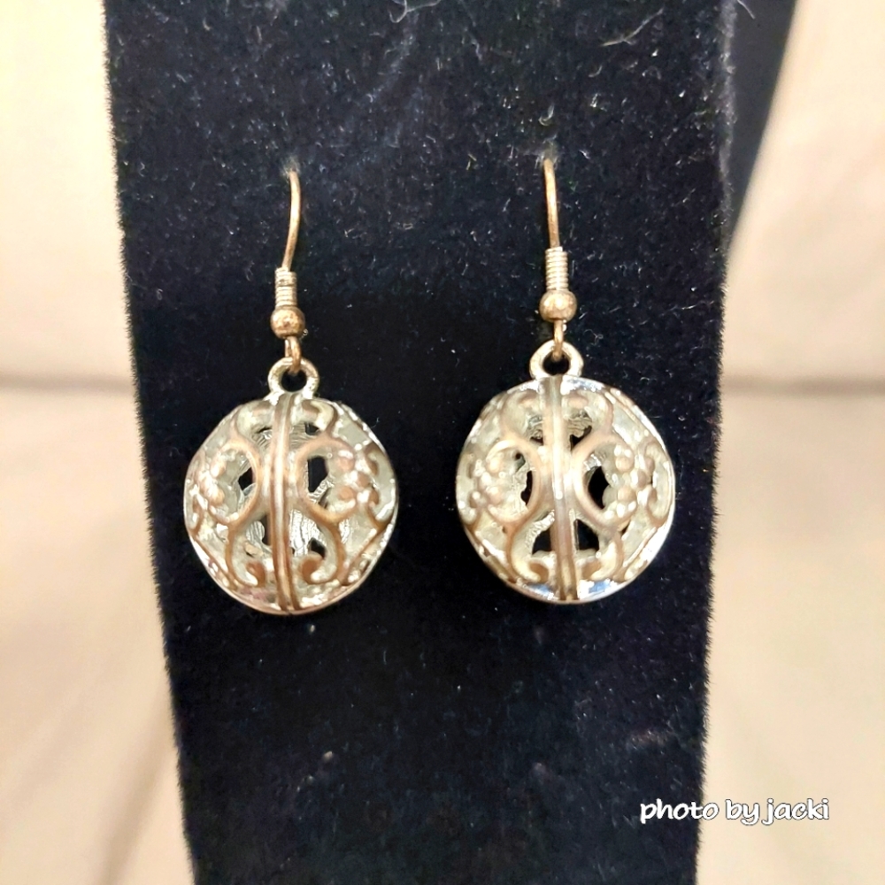 Dangle earrings
